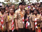 presiden-jokowi-berpramuka_20170816_221348.jpg