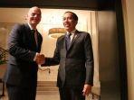 presiden-jokowi-bersalaman-dengan-presiden-fifa-gianni-infantino.jpg