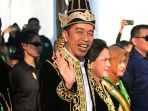 presiden-jokowi-beserta-istri-saat-menghadiri-festival-keraton-dan-m_20181029_065042.jpg