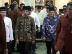 presiden-jokowi-buka-bersama-kapolri-di-mabes-polri_20160704_144727.jpg