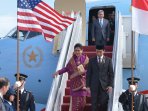 presiden-jokowi-dan-ibu-negara-tiba-di-pangkalan-udara-washingto_20151026_115250.jpg
