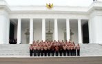 presiden-jokowi-dan-wapres-jk-foto-bersama-gubernur_20141105_114411.jpg