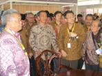 presiden-jokowi-di-pameran-mebel_20150312_182308.jpg