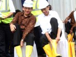 presiden-jokowi-didampingi-ahok-tinjau-pembangunan-mrt_20161003_164810.jpg