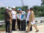 presiden-jokowi-didampingi-wakil-gubernur-hadi-mulyadi-dan-bupati-kutai-kartanegara-edi-damansyah.jpg