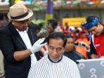 presiden-jokowi-ikut-potong-rambut-massal_20190120_004108.jpg