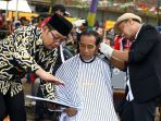 presiden-jokowi-ikut-potong-rambut-massal_20190120_004438.jpg