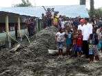 presiden-jokowi-kunjungi-lokasi-banjir-bandang-sentani_20190401_162338.jpg