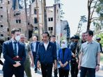 presiden-jokowi-kunjungi-puing-puing-apartemen-lipky-ukraina_20220629_205831.jpg
