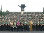 presiden-jokowi-kunjungi-secapa-ad-bandung_20161116_162239.jpg