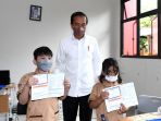 presiden-jokowi-kunjungi-vaksinasi-anak-usia-6-11-tahun_20211215_172436.jpg