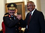 presiden-jokowi-lantik-kapolri_20150417_140141.jpg