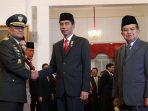 presiden-jokowi-lantik-panglima-tni-dan-kepala-bin_20150708_163959.jpg