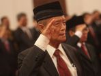 presiden-jokowi-lantik-pejabat-ukppip-di-istana-negara_20170607_140820.jpg