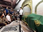 presiden-jokowi-melayat-buya-syafii-di-masjid-gede-kauman_20220527_182621.jpg