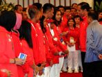 presiden-jokowi-memberikan-bonus-para-atlet_20180902_173856.jpg