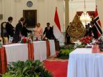 presiden-jokowi-mengantar-pm-norwegia-erna-solberg_20150414_180755.jpg