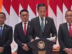 presiden-jokowi-mengenakan-kemeja-putih-dibalut-jas-hitam-dan-dasi-warna-biru.jpg