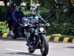 presiden-jokowi-mengendarai-motor.jpg