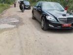 presiden-jokowi-meninjau-jalan-rusak-yang-berada-di-jambi.jpg