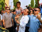 presiden-jokowi-saat-gendong-anak-papua.jpg