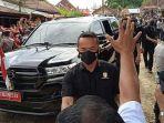 presiden-jokowi-saat-menyapa-warga-desa.jpg