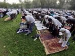 presiden-jokowi-salat-id-di-kebun-raya-bogor_20180618_190120.jpg