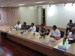presiden-jokowi-sambangi-kantor-pu.jpg