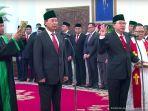 presiden-jokowi-secara-resmi-melantik-djan-faridz-dan-gandi-sulistiyanto-soeherman.jpg
