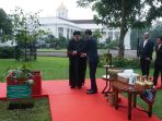 presiden-jokowi-tanam-pohon-bersama-presiden-iran_20230523_215323.jpg