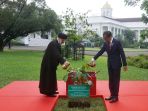 presiden-jokowi-tanam-pohon-bersama-presiden-iran_20230523_215329.jpg
