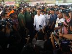 presiden-jokowi-temui-pengungsi-banjir-bandang-sentani_20190401_182714.jpg