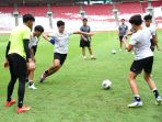 presiden-jokowi-temui-timnas-u-20_20230401_224946.jpg