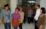 presiden-jokowi-terima-kunjungan-orang-tua-m-arsyad_20141101_232633.jpg