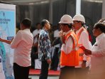 presiden-jokowi-tinjau-jalan-layang-kereta-api-medan_20160303_145048.jpg