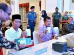 presiden-jokowi-tunaikan-kewajiban-bayar-zakat_20170615_230218.jpg
