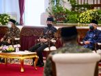 presiden-jokowi-wapres-dan-sejumlah-menteri-serahkan-zakat_20210415_211632.jpg