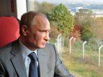 presiden-rusia-vladimir-putin-melakukan-perjalanan-dengan-kereta-api-aeroexpress.jpg