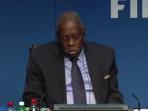 presiden-sementara-fifa-issa-hayatou_20151204_202717.jpg