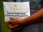 presiden-serahkan-bantuan-modal-kerja_20200714_010402.jpg