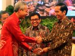 presiden-serahkan-penghargaan-ojk-2017_20170113_224013.jpg