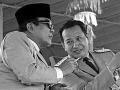 presiden-soekarno-dan-jenderal-soeharto.jpg