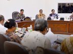 presiden-tanpa-didampingi-wakil-presiden-pimpin-rapat-terbatas_20151008_141243.jpg