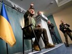 presiden-ukraina-volodymyr-zelensky-gelar-jumpa-pers_20220305_024643.jpg