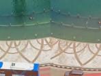 Viral Pria Berenang di Bundaran HI, Ternyata Sedang Rawat Kolam