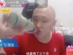 pria-bermarga-chu-ketika-melakukan-live-streaming-menenggak-miras.jpg