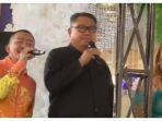 pria-disebut-mirip-kim-jong-un-tengah.jpg