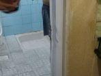 pria-terjebak-dalam-kamar-mandi-rumahnya.jpg
