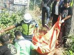 pria-tertabrak-kereta_20170903_152216.jpg