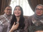 prilly-latuconsina-bersama-orangtuanya_20170627_165643.jpg